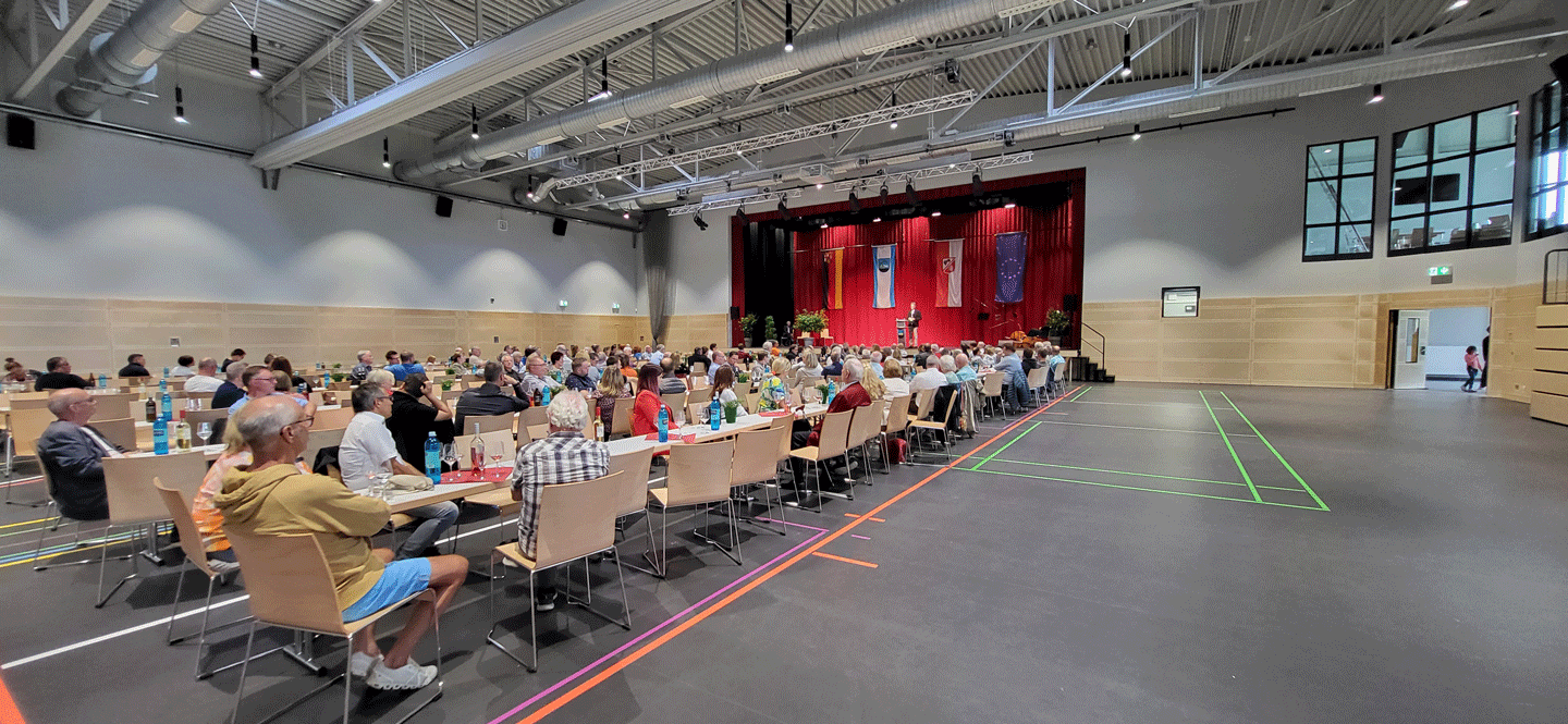 Sportzentrum-Bürgel-Einweihung-in-der-Mehrzweckhalle-min.png